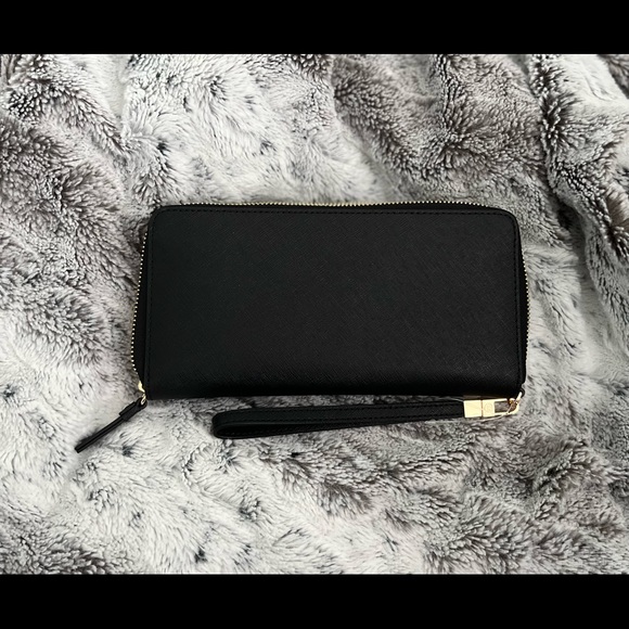 BRAND NEW Tory Burch Robinson Passport Continental Zip Wallet Wristlet - Picture 9 of 9